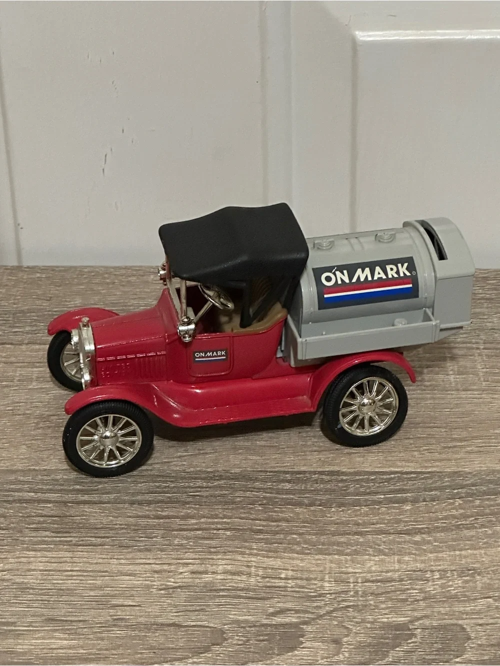 Ertl 1918 Ford Model T Runabout Coin Bank 1:25 scale “On Mark”
